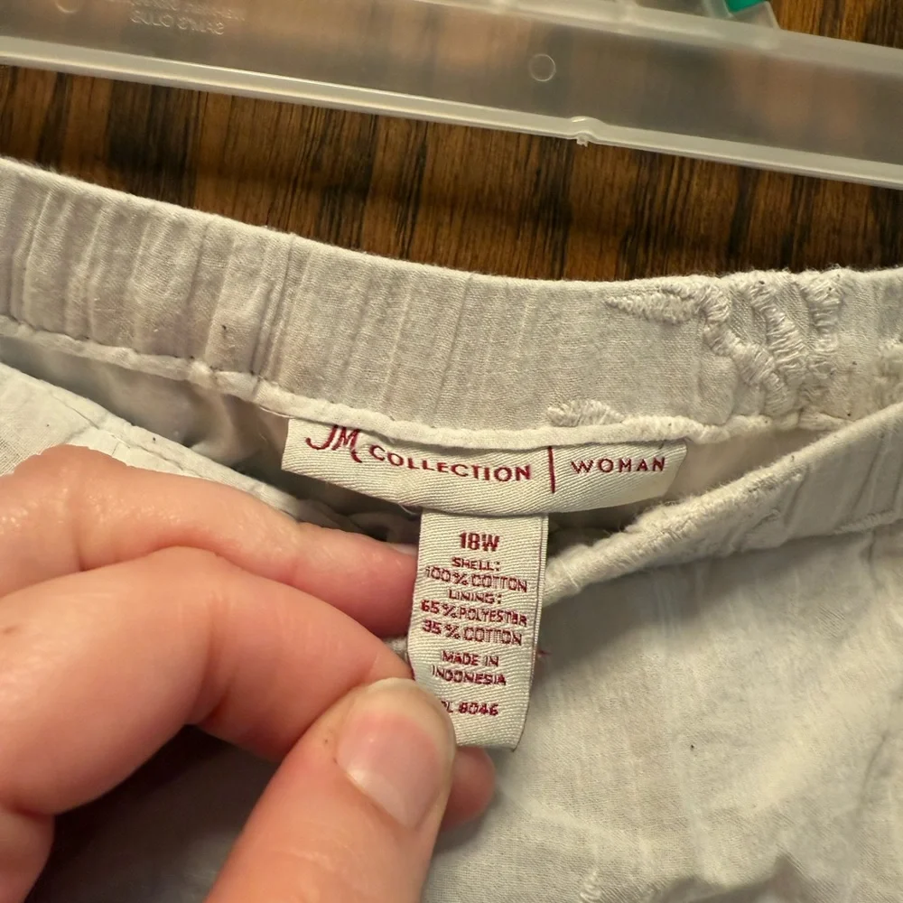 Elegant White Women's Skirt with Embroidery